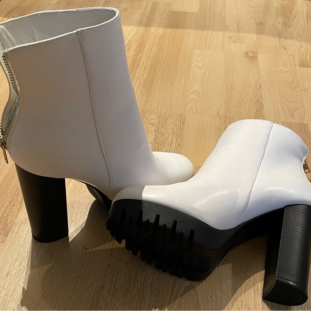NWOT Fashion Nova Ankle Boots